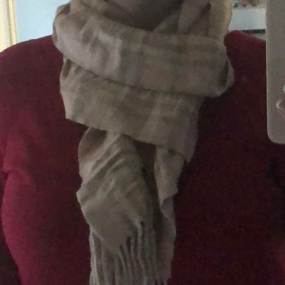 Burberry cashmere scarf - Picture 7 of 8